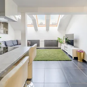 Modaloft Duplex By Rentez Prague
